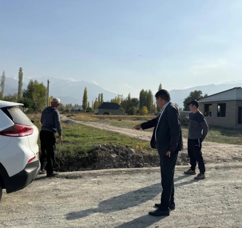 Талды-Булак айыл өкмөтүнүн башчысы М.А.Токчулуков «Кара-Балтажолкурулуш» ЖЧКсы тарабынан жүргүзүлүп жаткан долбоор менен жеринде таанышты
