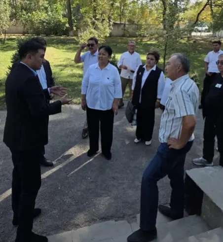 Жогорку Кеңештин депутаты Улукбек Узакбаев Чүй облусуна караштуу жергиликтүү калктын көйгөйлөрү жана социалдык объектилердин абалы менен жеринде таанышты.
